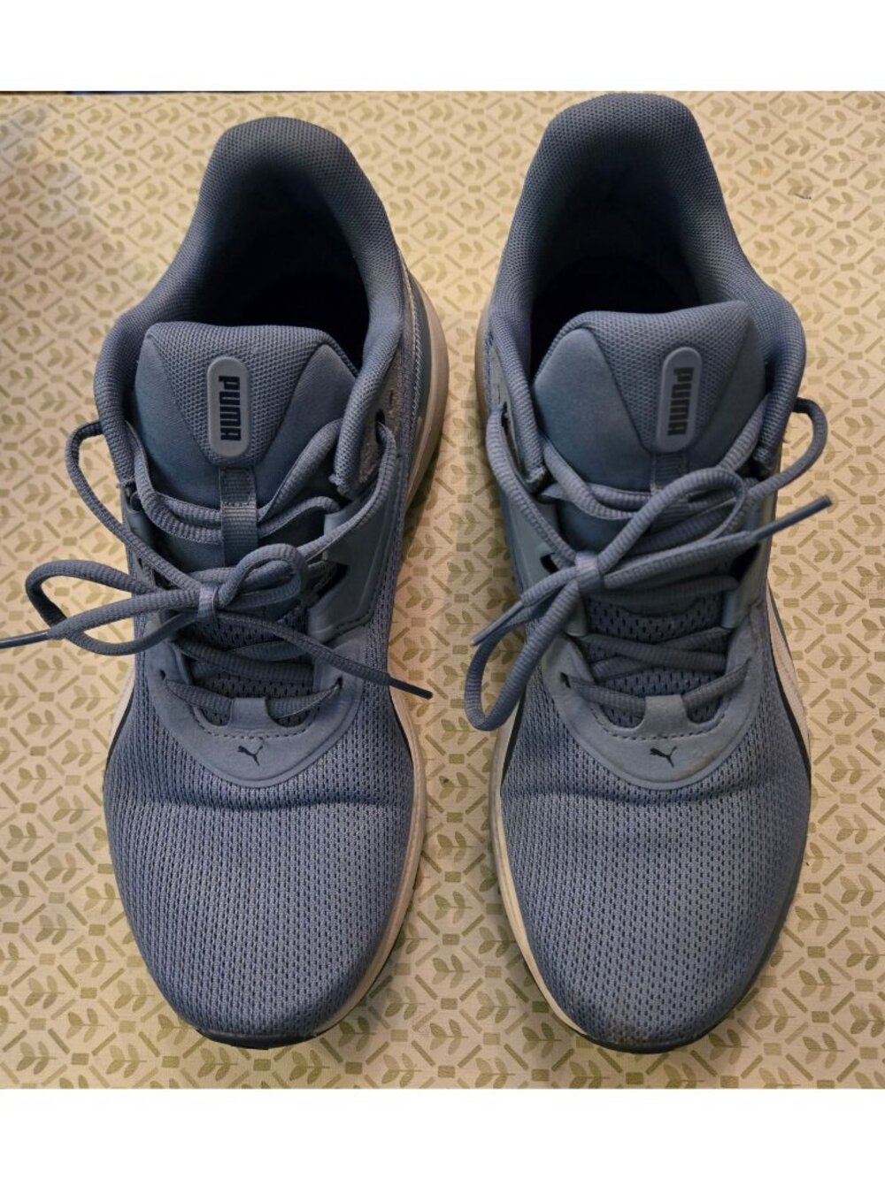 Men's 9.5 Blue softride Puma Sneakers